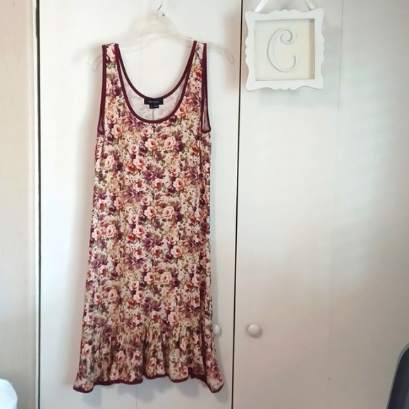 Karen Kane Dresses & Skirts - Karen Kane, Sz L, floral pullover cotton dress.
